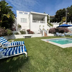 https://historic-camps-bay-drive-villa.hotels-capetown.com
