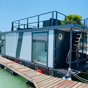 https://houseboat-cdiz-el-puerto-casa-flotante.es-andalucia.com